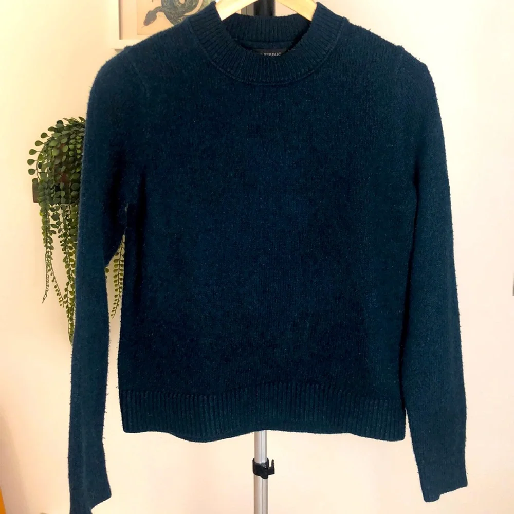 Banana Republic Blue Crewneck Cotton Sweater XS